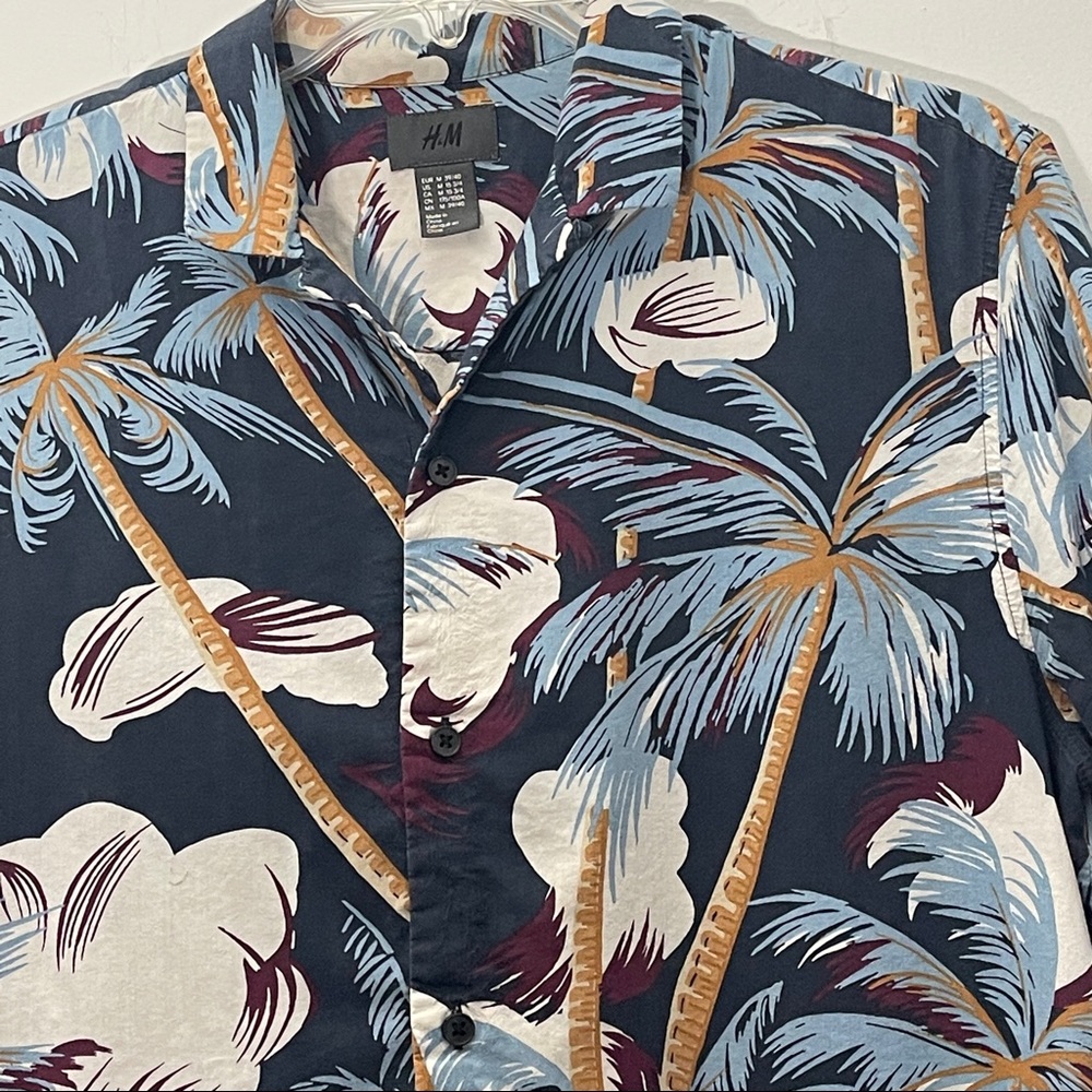 H&M Men’s Floral Casual Button Down Shirt in Size Medium - Picture 2 of 5